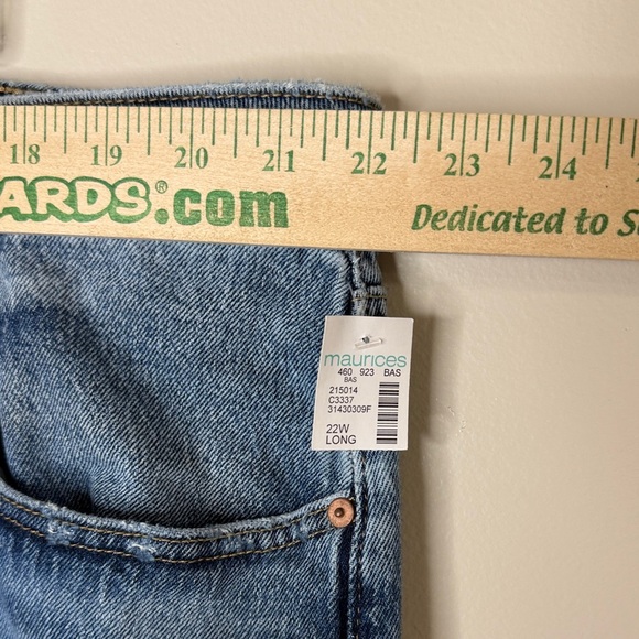 Maurice’s HighRise Distressed Mom Jeans Light Wash Plus Size 22 Relaxed Fit - Picture 11 of 16